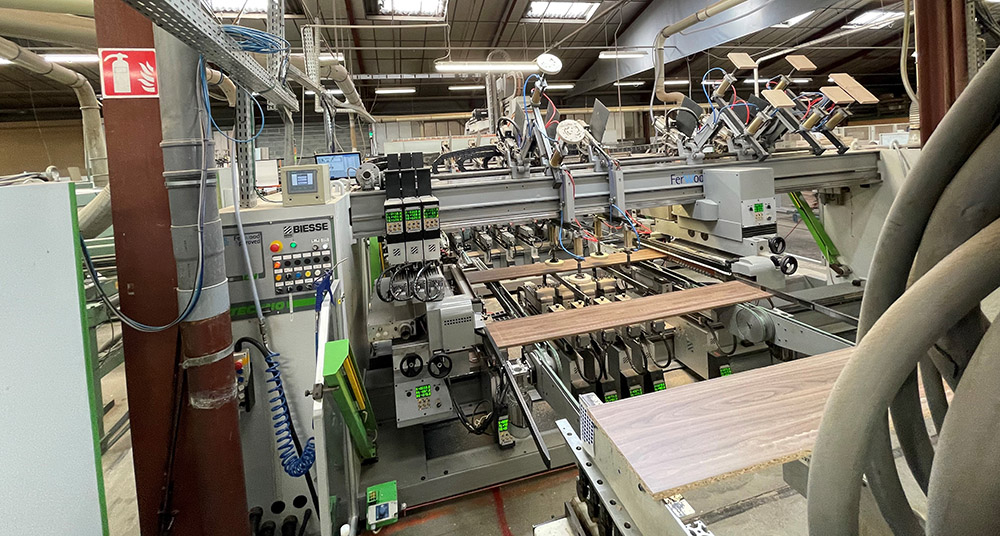 Wood processing machine